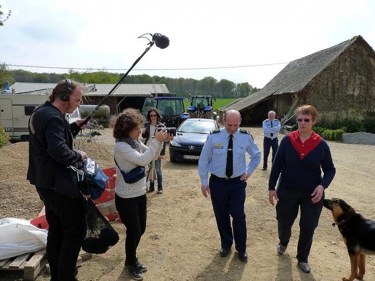 Le 11 avril, chez Jacqueline Cottier, une équipe de France 2 a réalisé un reportage sur les vols dans les exploitations. L’équipe était aussi présente au conseil FDSEA.