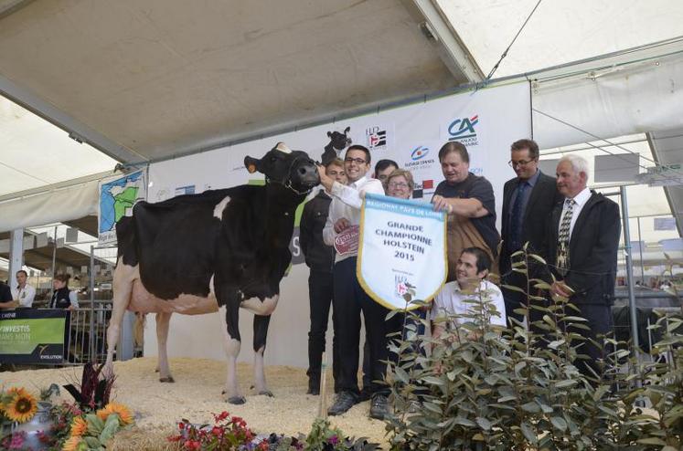 La remise du prix de grande championne.