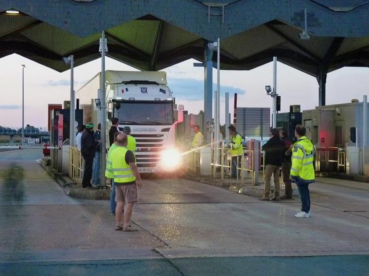 Dans le Maine-et-Loire, la dernière action s'est déroulée jeudi 30 juillet aux péages d'autoroute du département avec des barrages filtrants.