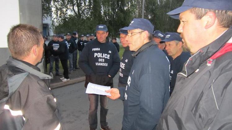 Jeudi matin 23 mai, devant le site de Fleury Michon, en Vendée.