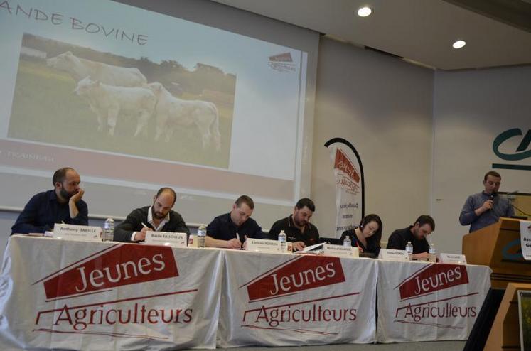 De g. à d. : Anthony Barillé, vice-président JA 49 ; Basile Faucheux, administrateur JA national ; Ludovic Roncin, président JA 49 ; Mathieu Delanoë, secrétaire général JA 49 ; Estelle Gémin, animatrice JA 49 ; Denis Laizé, vice-président JA 49.