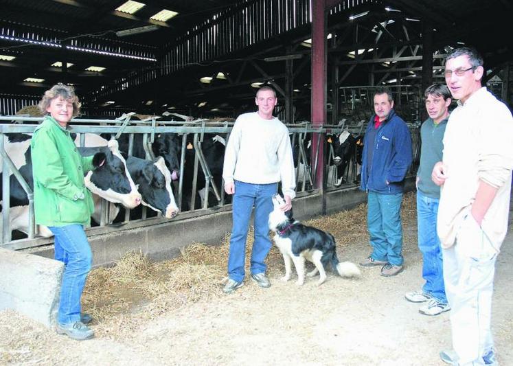 Le Groupement des Chênes, à Saint-Laurent-de-la-Plaine : Sylvie Caillault, Jérémy Godineau, le salarié, Jean-Pierre Abelard, Jérôme Jolivet et Guy Caillault.