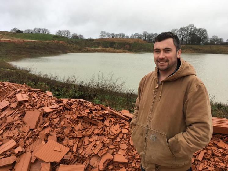 Alexis Brochard, du Gaec du Carroil, partage cette réserve avec des exploitations de Bégrolles-en-Mauges : le Gaec des Liboreaux, l’EARL des Noisetiers, et Jean-Paul Lambert.