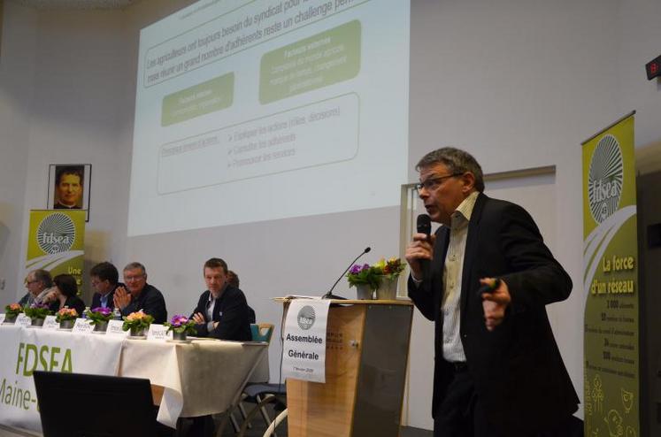 Yannick Lautrou, de l’Ecole supérieure d’agricultures d’Angers, a présenté, avec un groupe d’étudiants, l’enquête qualitative qu’ils ont réalisée auprès d’agriculteurs ligériens.