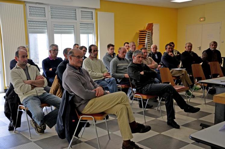 Une quinzaine d’agriculteurs est venue écouter la présentation des projets de méthanisation, à La Pommeraye mercredi dernier.