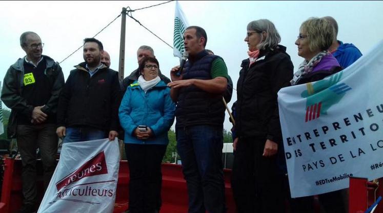 Les agriculteurs des Pays-de-la-Loire on bloqué la raffinerie de Donges, en Loire-Atlantique.