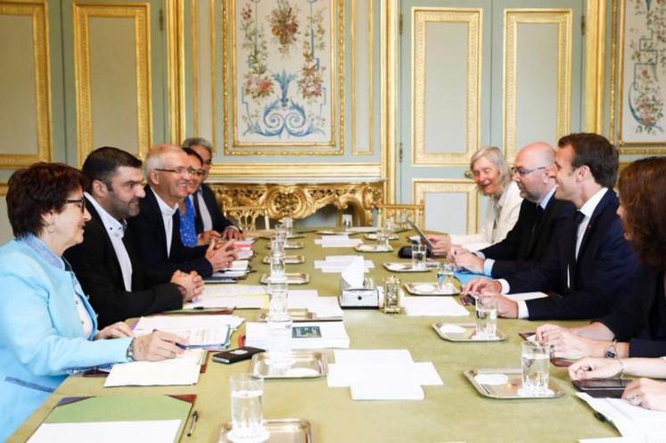 Parmi les invités de l’élysée le 20 juillet, Christiane Lambert, présidente de la FNSEA et Jérémy Decerle, président de Jeunes agriculteurs (JA), ont rappelé la nécessité d’une Pac forte et l’attente de la loi issue des états généraux de l’alimentation.