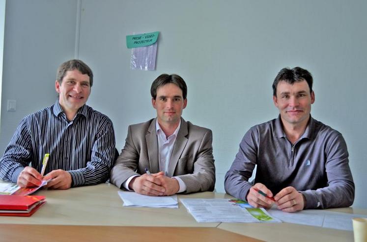 Franck Champion, Nicolas Fischer et David Poupard, lors d’une conférence de presse à Angers, le 9 mai.