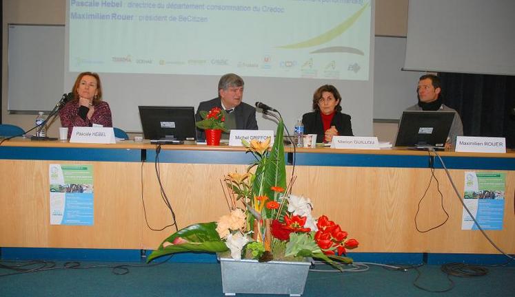 Pascale Hebel directrice du département consommation du Credoc, Michel Griffon, président de l’association AEI, Marion Guillou, de Agreenium et Maximilien Rouer, président de BeCitizen.