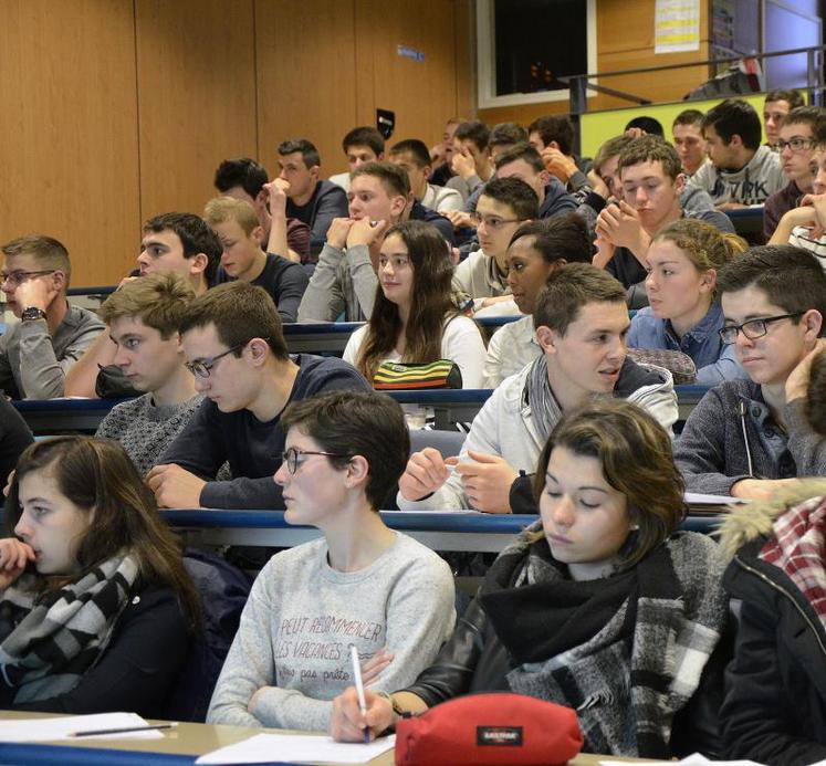 Lundi 16 janvier, dans l’amphithéâtre du Campus de Pouillé. La plupart des élèves de Bac Pro projettent de s’installer à terme.