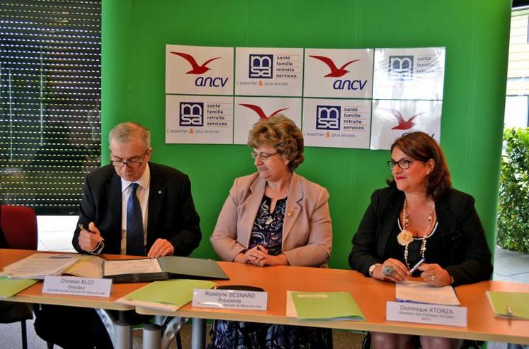 Christian Plot, directeur MSA49, Roselyne Besnard, présidente et Dominique Ktorza, directrice des politiques sociales de l’ANCV.