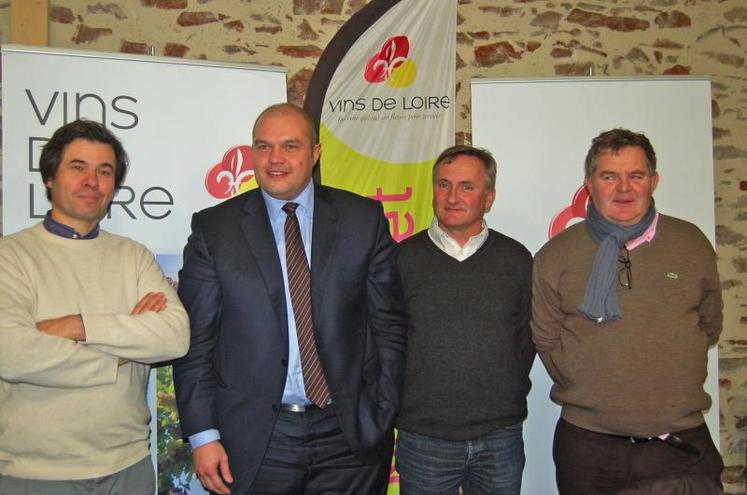 De gauche à droite :  Jean-Martin Dutour, président de l’interprofession, Benoit Stenne, nouveau directeur général, Gérard Vinet, président du bureau de Nantes et Olivier Brault, président du bureau d’Angers.