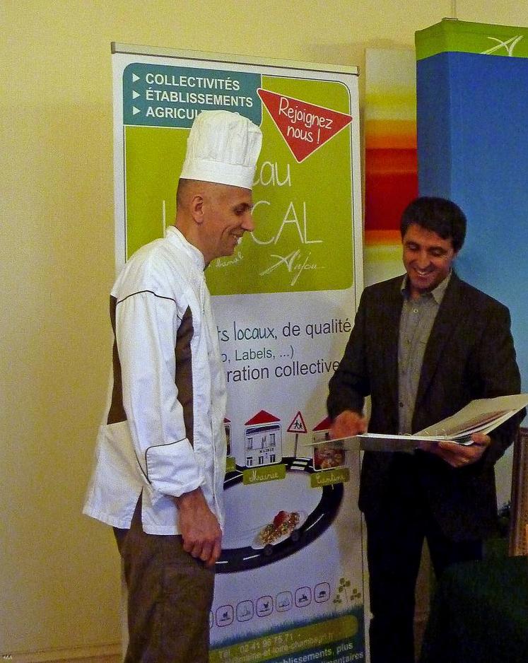 Régis Grégoire, chef cuisinier au collège Clément Janequin d’Avrillé et Michel Brossier, des Éleveurs du Bocage choletais, et élu à la Chambre d’agriculture.