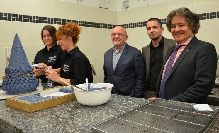 La Maison des Quernons d’ardoise, rue des Lices, à Angers, a ouvert ses portes fin octobre aux journalistes pour présenter son nouveau laboratoire.