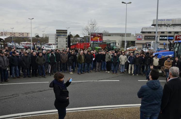 Action syndicale devant le Géant Casino d'Angers, le 27 janvier dernier.