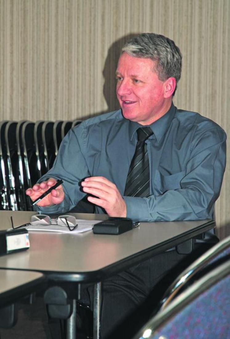 Boris Lustgarten, Directeur de l’institution Sèvre Nantaise explique le rôle de l’implication de chacun des acteurs pour la gestion de l’eau et des zones humides dans le bassin.