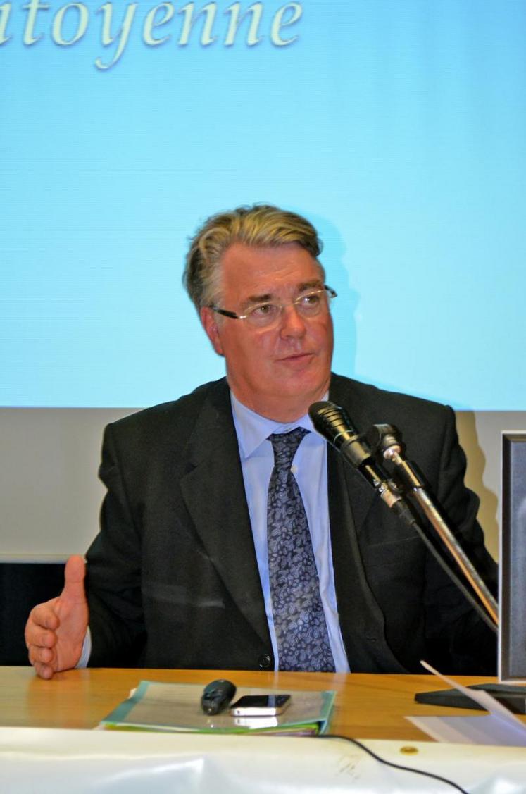 Jean-Paul Delevoye, président du CESE (Conseil économique, social et 
environnemental).