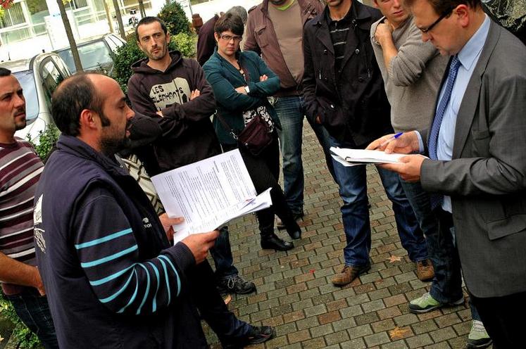 Le 10 octobre, JA de Maine-et-Loire, comme dans la majorité des départements, a manifesté, à la DDT, pour faire part de son hostilité face au risque de la baisse de 30 % du budget de l’installation.