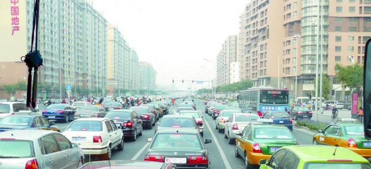 L’urbanisation et le développement de l’automobile dans les villes chinoises deviennent désormais aussi célèbres que les touristes arpentant la Grande Muraille.