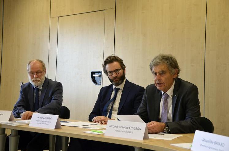 Le 9 décembre au siège de Végépolys (Angers) : Bruno Dupont, président du Sival ; Emmanuel Capus, président d’Angers Expo Congrès et adjoint au maire d’Angers ; Jacques-Antoine Cesbron, président de Végépolys.