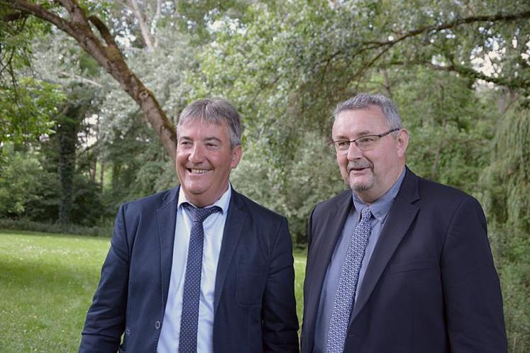 à gauche, Jean-Luc Charrier, président des MFR du Maine-et-Loire et à droite, Jean-François Diot, directeur des MFR du Maine-et-Loire.