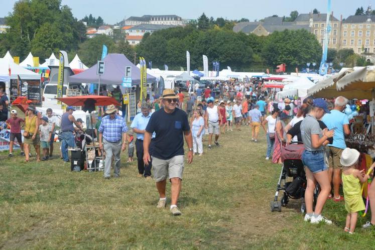 Environ 30 000 visiteurs ont bravé la chaleur sur la Petite Angevine, lundi 26 août à Beaupréau.