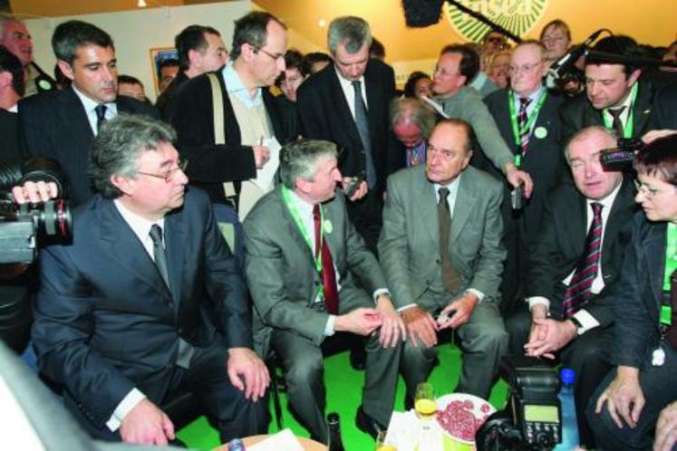Jacques Chirac sur le stand de la FNSEA : brader l’agriculture européenne n’est justement pas opportun au regard des enjeux alimentaire et environnemental des prochaines décennies…