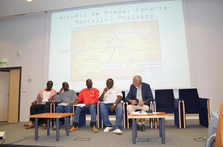 Aux côtés du président Marc Colas, Philippe Somé et trois producteurs du Burkina Faso ont présenté leurs expériences d’organisations collectives plus ou moins couronnées de succès.