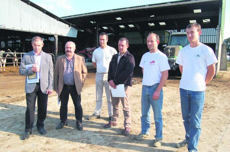 Joël Limouzin, président de la FRSEA des Pays de la Loire, Alain Bernier, président de la FNSEA 44, Mickaël Voiton, Mickaël Trichet, président de Jeunes agriculteurs 44, Fabrice Voiton et 
Vincent Voiton : tous seront à la manifestation ce vendredi 16 octobre.