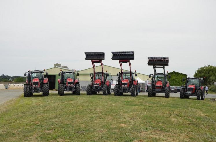 Chargeurs et tracteurs de la nouvelle gamme. Ils montent jusqu’à 4,20 m pour 2 t de capacité de charge à partir de la gamme 5 700 SL. Massey Ferguson réitère son partenariat avec le constructeur Alo, qui adapte les chargeurs à la conception des tracteurs.