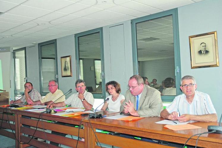 Les membres de Aide ont témoigné lors de l’assemblée générale. 
Au micro, Frédéric Dupuis, directeur de la MSA.