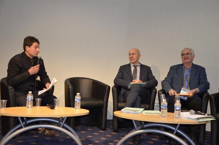 Bernard Bouchereau, maraîcher en réseau de fermes Déphy Ecophyto ; Dominique Potier, député, président du comité consultatif de gouvernance du plan Ecophyto ; Jeannick Cantin, élu de la Chambre d'agriculture de Maine-et-Loire, le 15 janvier à Angers.