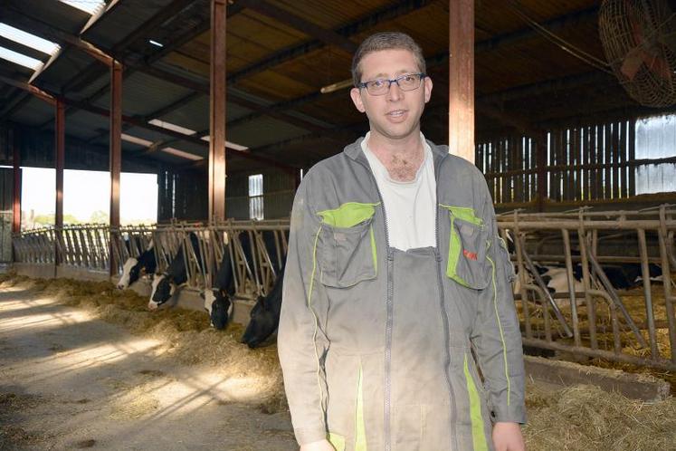 Matthieu Herguais s’occupe surtout des cultures et de toute l’administration de son exploitation, à Saint-Georges-sur-Loire (49).