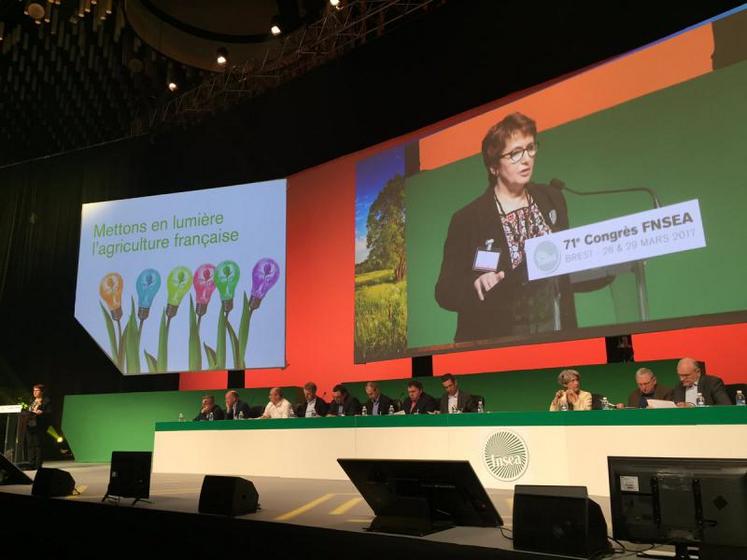 Christiane Lambert a également rappelé qu'elle était candidate pour devenir future présidente de la FNSEA. L'élection aura lieu le 13 avril prochain, lors de la première réunion du conseil d'administration élu ce jour.