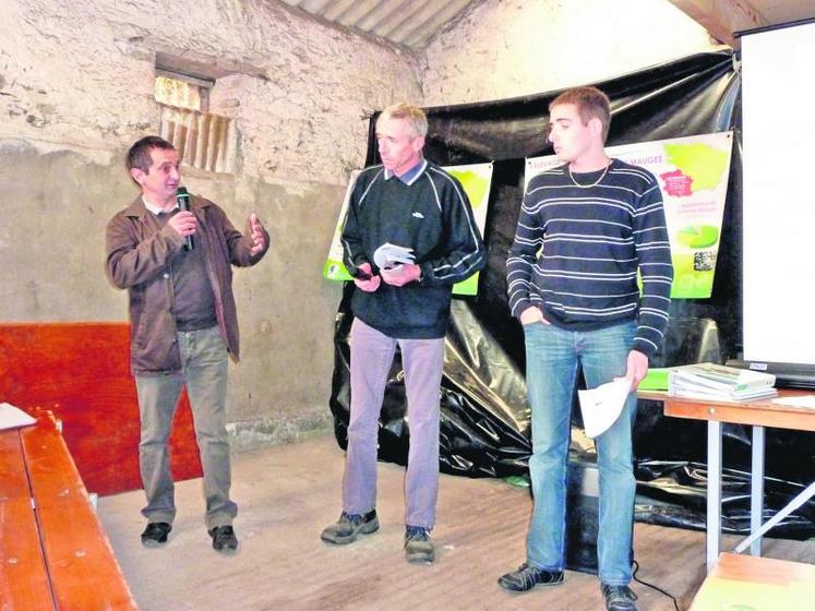 Pascal Gallard, président du CRDAM chez Henri Piron et son fils Fabrice qui a un projet d’installation.