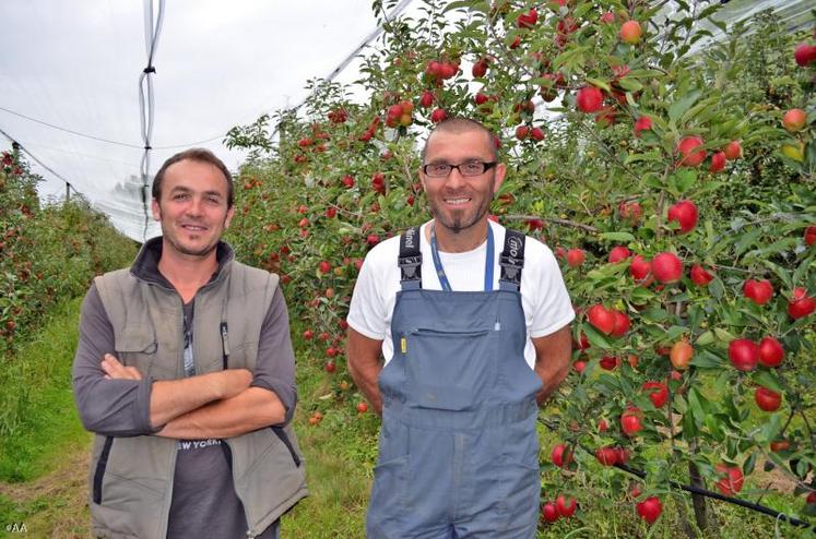 David Barou, 38 ans et Alexis Faucon, 37 ans, ont reçu le Trophée de l’installation en arboriculture fruitière, catégorie innovation commerciale.
