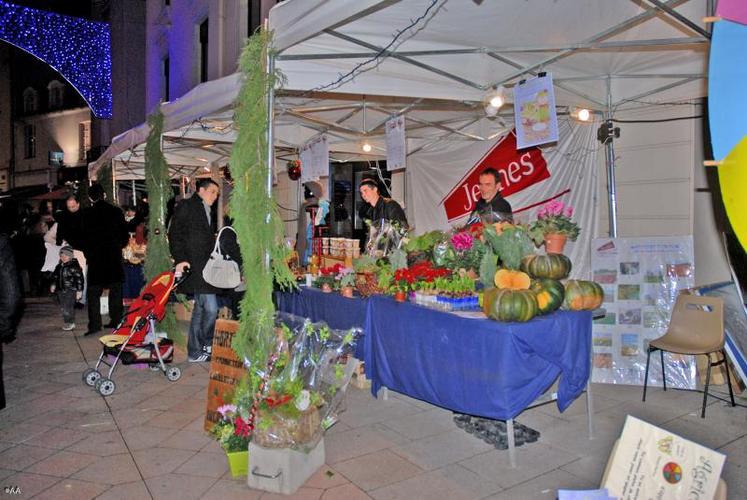 Les 10 et 11 décembre, le stand de Jeunes agriculteurs était installé rue Saint-Étienne à Angers.