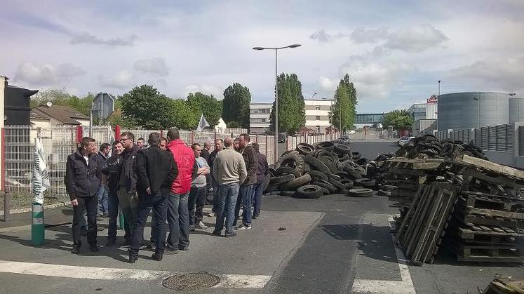 Jeudi matin 7 mai, devant l’abattoir Charal.