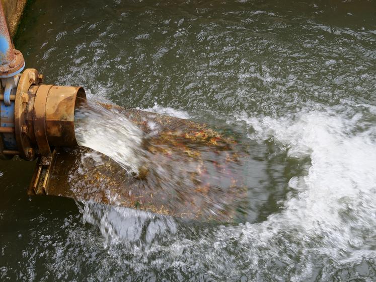 L'usine de Chauvon distribue 1,85 millions de m3 d'eau potable par an. Pascal Landron, responsable production pour le Syndicat d'eau d'anjou nord est et nord ouest.