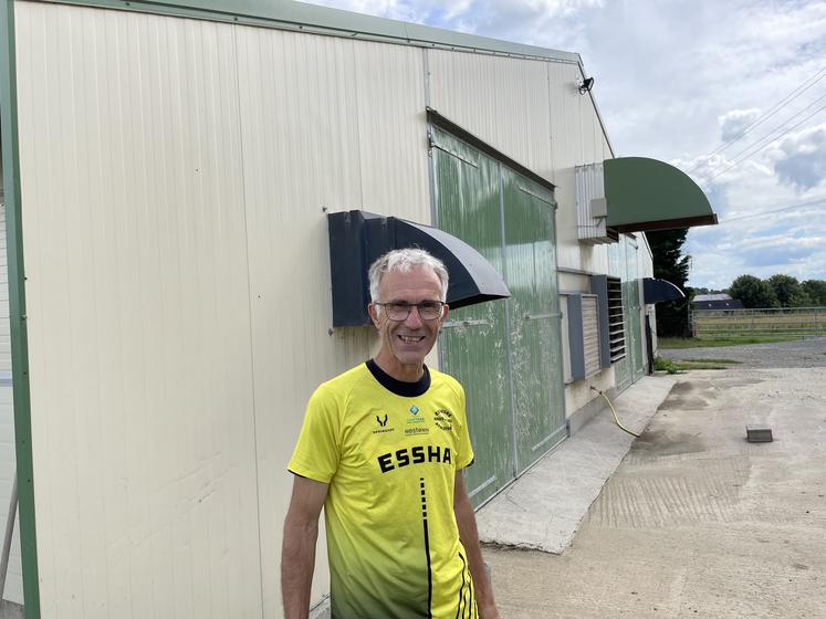 Félix Robert est éleveur de poules repro à Grez-Neuville depuis 1991.