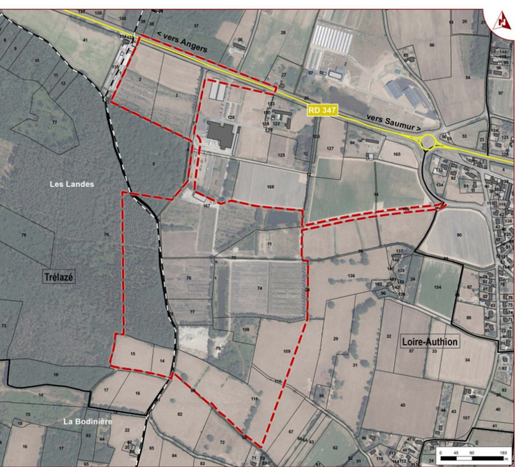 Carte montrant l'emprise (en rouge) du futur centre pénitentiaire entre la RD 347 au nord et le site de la Bodinière au sud.