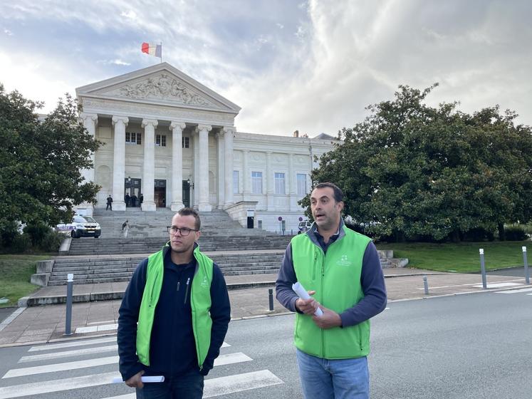 Mederic Sauvage et Fabien Cadeau à la sortie de leur audience au Tribunal d'Angers. Les deux entrepreneurs ont décidé de faire opposition à l'ordonnance pénale qui leur a été faite.