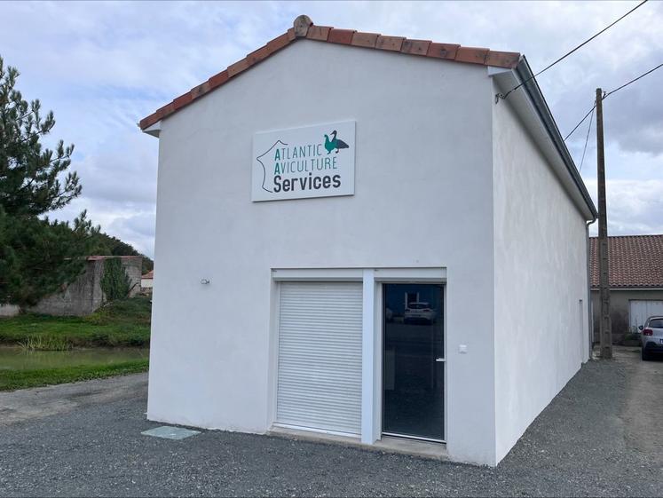 Le siège social d'Atlantic aviculture services se situe à Tillières.