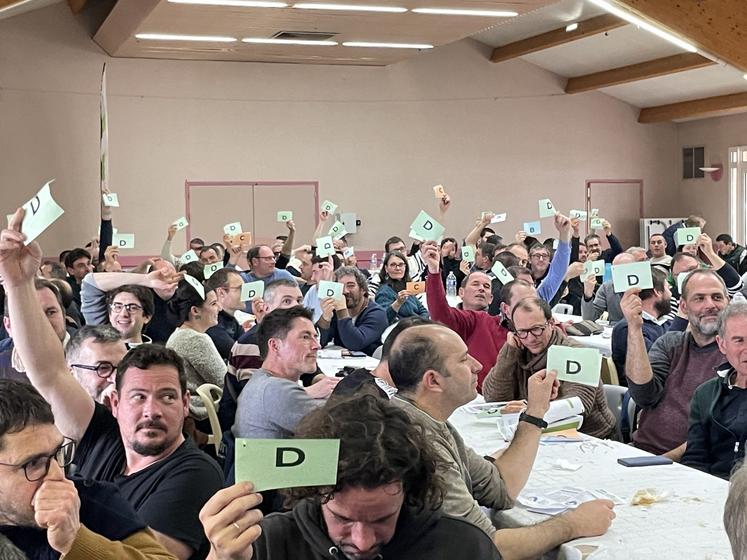 230 adhérents, venus des quatre départements, ont participé à l'assemblée générale jeudi 6 février à Beaupréau-en-Mauges. Ils ont joué à "Qui veut économiser 1000 €/ha ?".