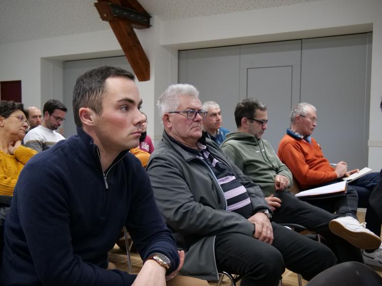 Les multiplicateurs réunis à Longué-Jumelles. A droite, Lucien Laizé, président Fnams Pays de la Loire-Bretagne et Louis-Marie Colcombet, ingénieur Fnams.