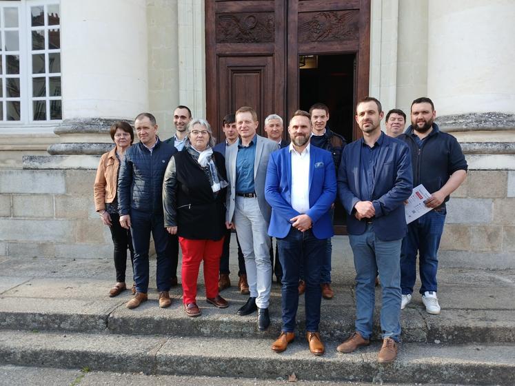 Les douze membres du nouveau bureau de la chambre d'agriculture de région Pays de la Loire.