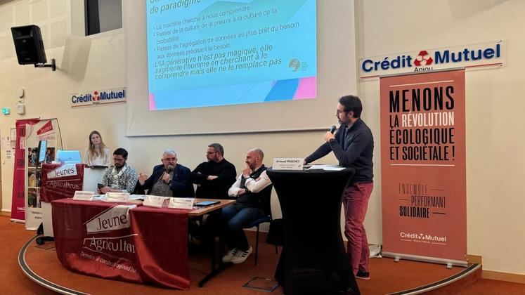 Hervé Pillaud (au centre), ancien agriculteur en Vendée, devenu auteur conférencier, spécialiste de l'Agritech, est intervenu lors d'une table ronde.