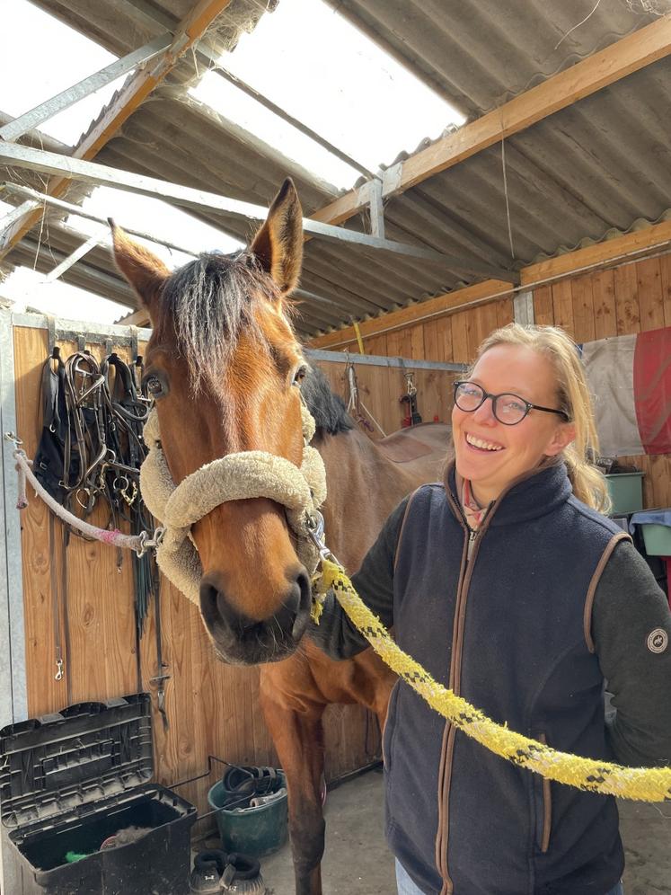 Avec Havana, jeune femelle de l'élevage du haras de la Mustrie.