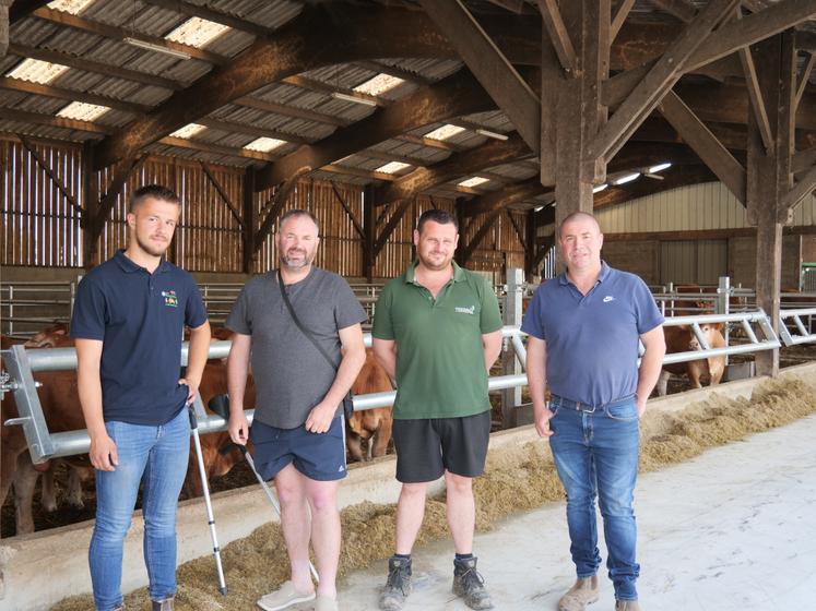 Théo Lambert, Bruno Lambert, Benjamin Fourmy et Régis Lambert ont créé un atelier de 110 place de JB dans une ancienne stabulation laitière.