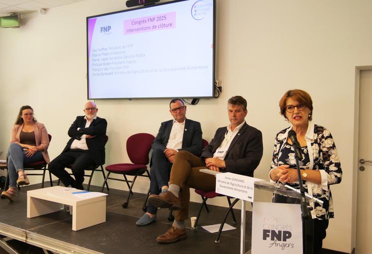 De gauche à droite : Manon Pisani (JA Nat), Philippe Bizien (Inaporc), François Valy (FNP), Hervé Lapie (FNSEA) et Annie Gevenard.